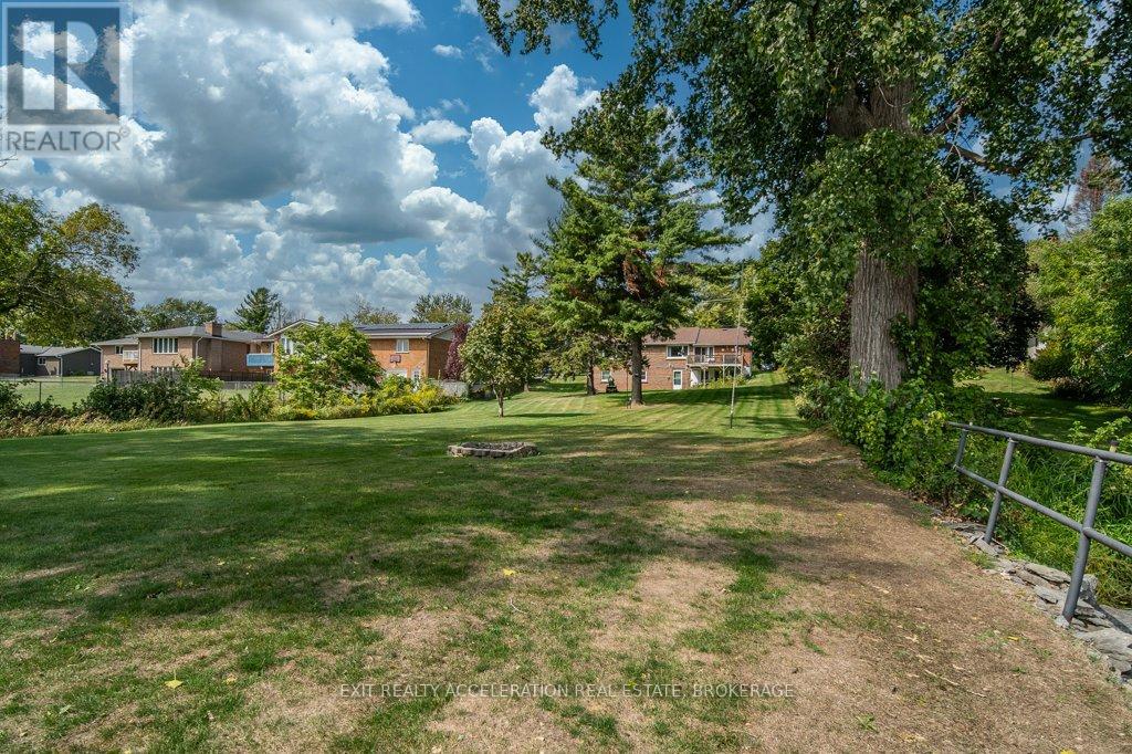 400 DUNDAS STREET W - 36