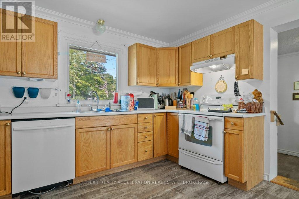400 DUNDAS STREET W - 4