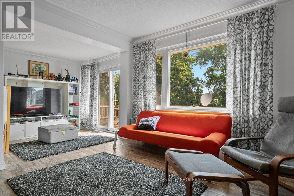 400 DUNDAS STREET W - 7