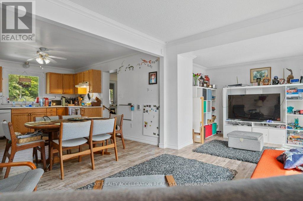 400 DUNDAS STREET W - 9