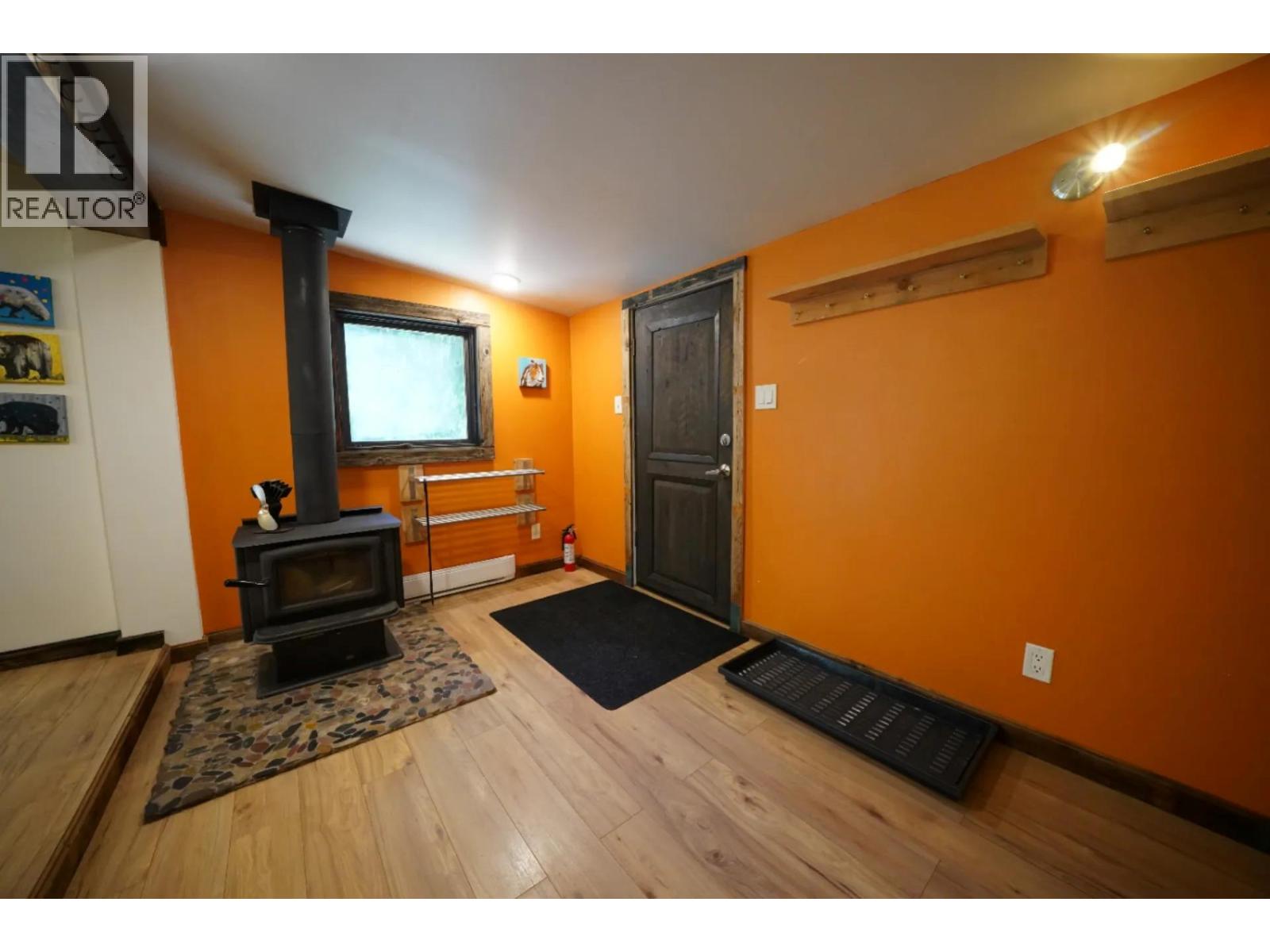 #5 1079 LUNDELL ROAD - 3