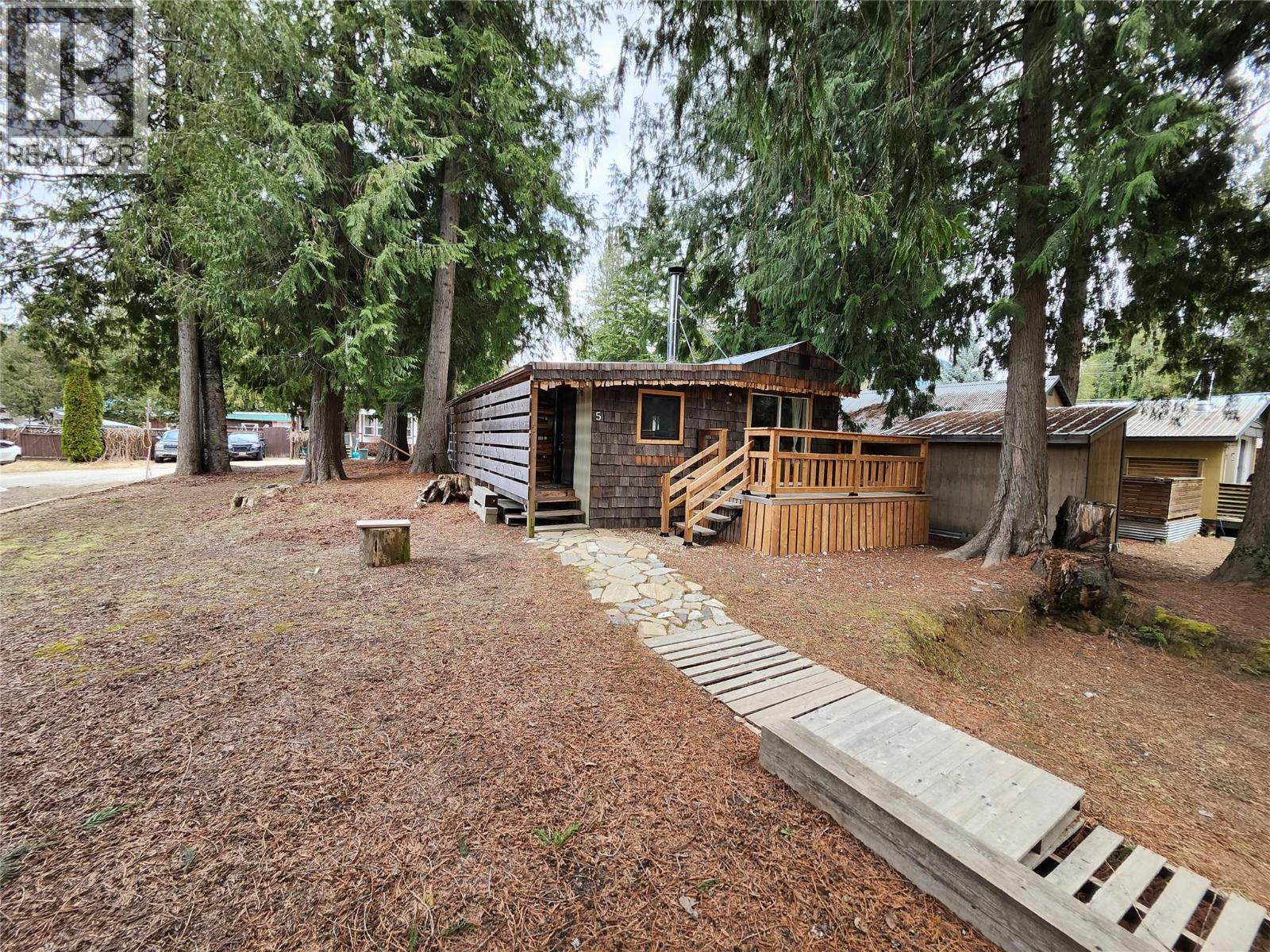 #5 1079 LUNDELL ROAD - 22