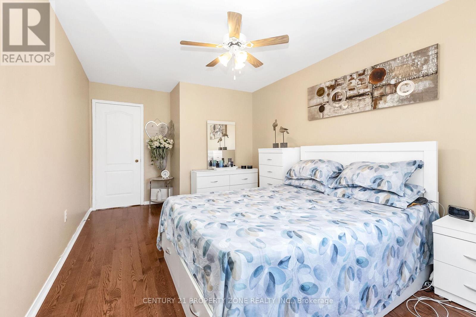 16 ARMITAGE CRESCENT - 24