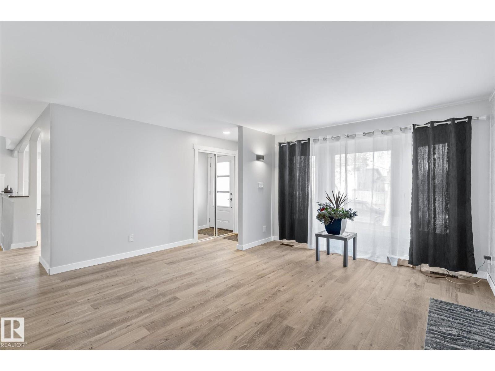 67 Arlington DR, St. Albert