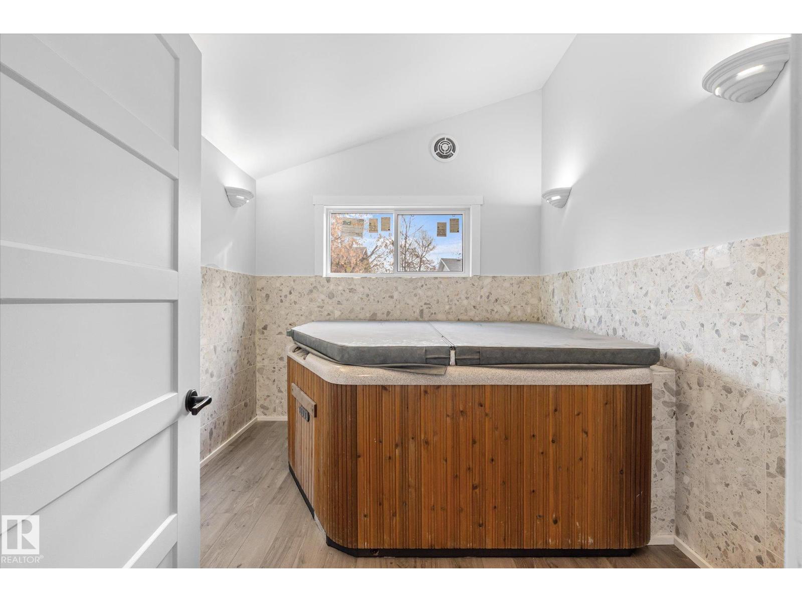 67 Arlington DR, St. Albert