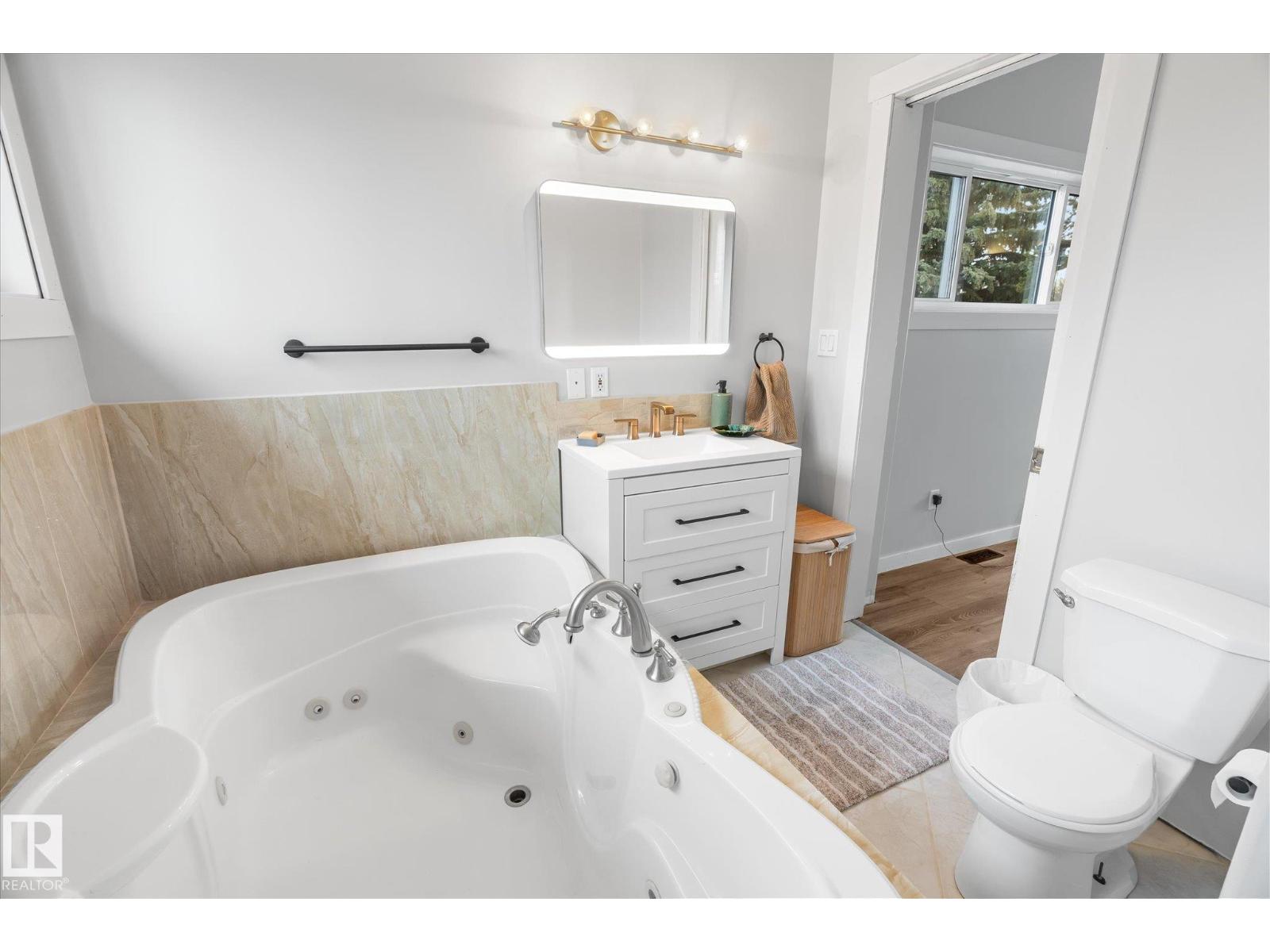 67 Arlington DR, St. Albert