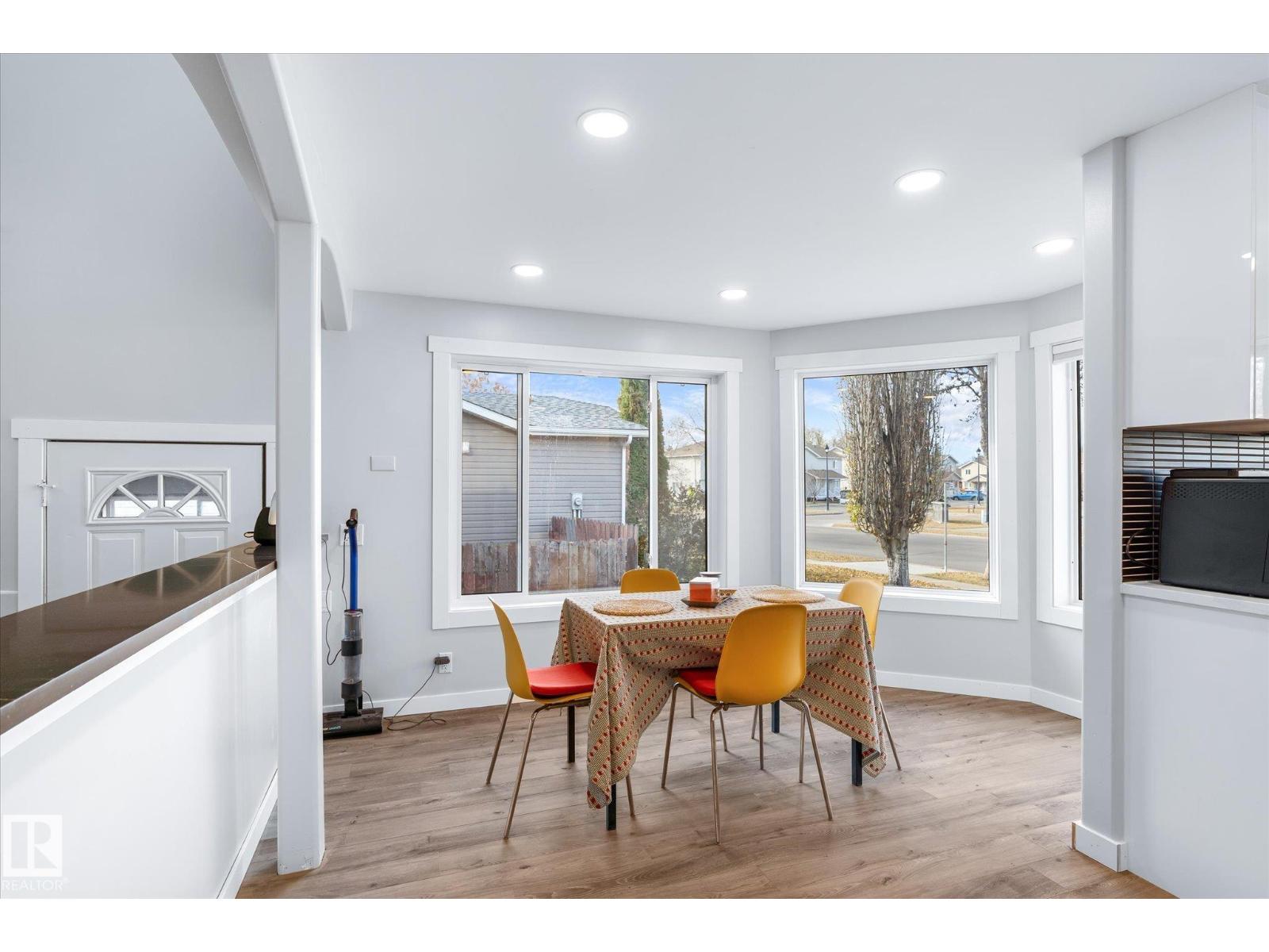 67 Arlington DR, St. Albert