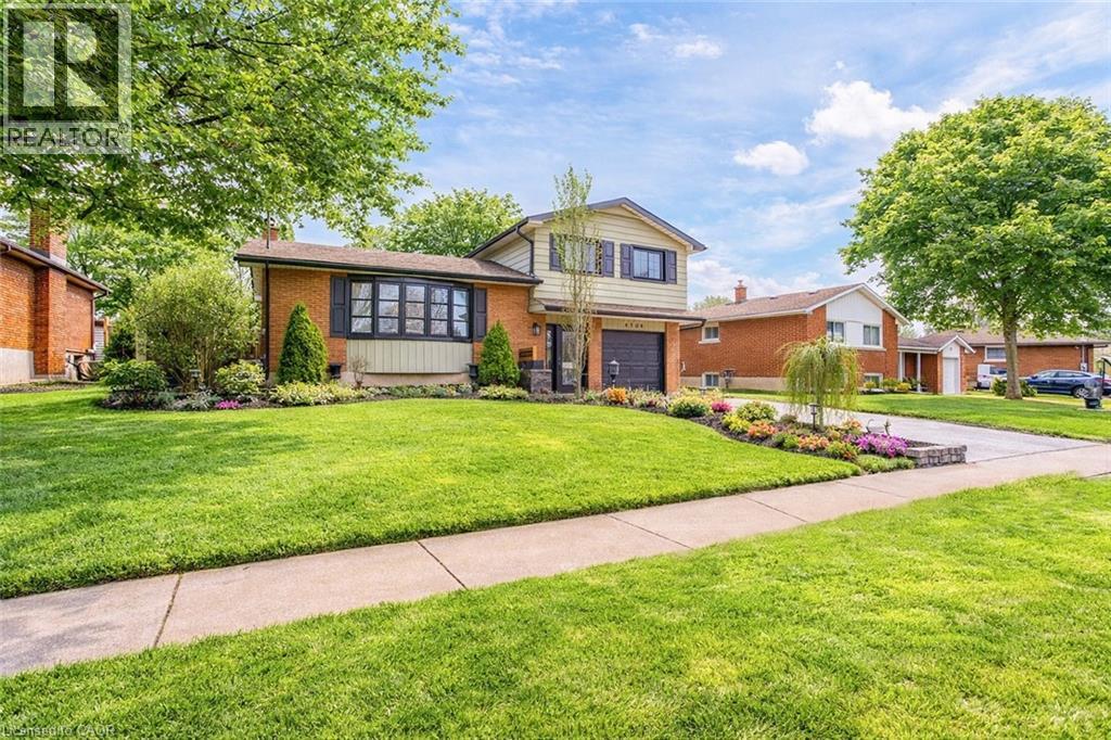 4504 QUEENSWAY Gardens - 2