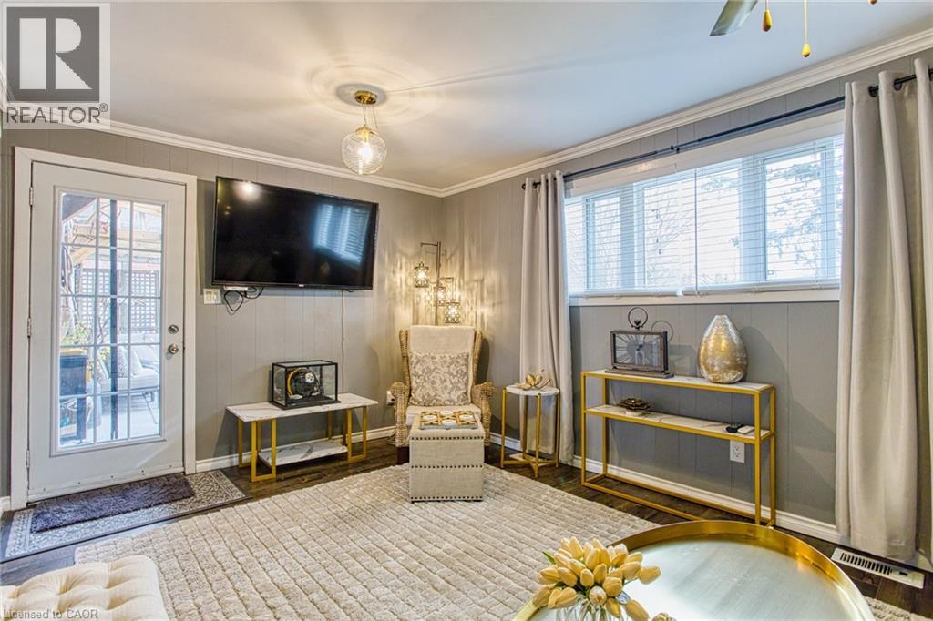 4504 QUEENSWAY Gardens - 9