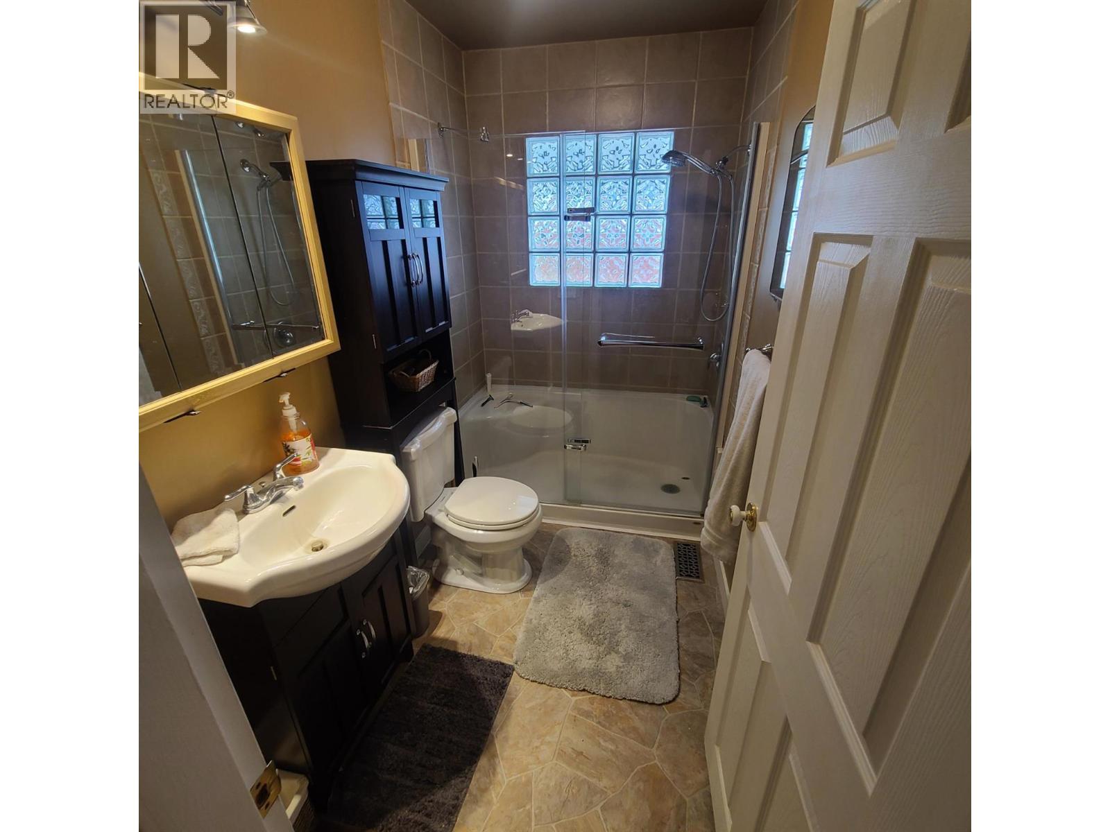 350 CAMPBELL Avenue, Kamloops