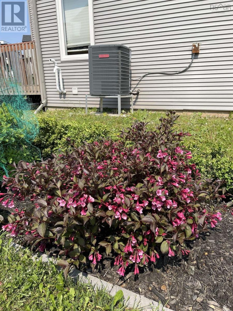 84 ELIZA RITCHIE CRESCENT - 39