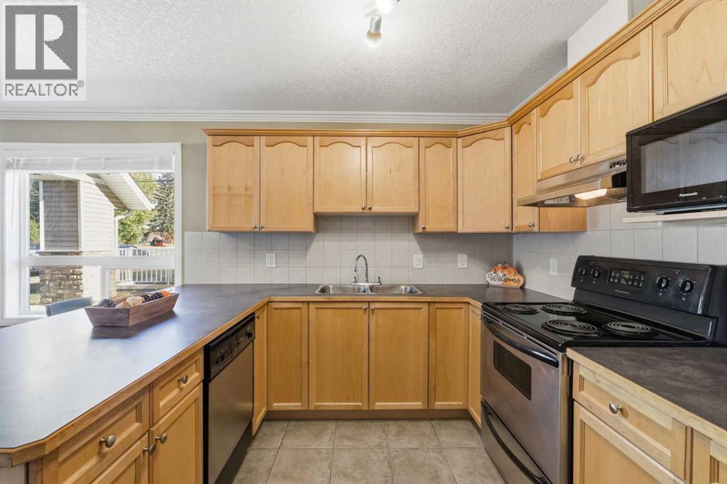 128 Centre Avenue, Cochrane