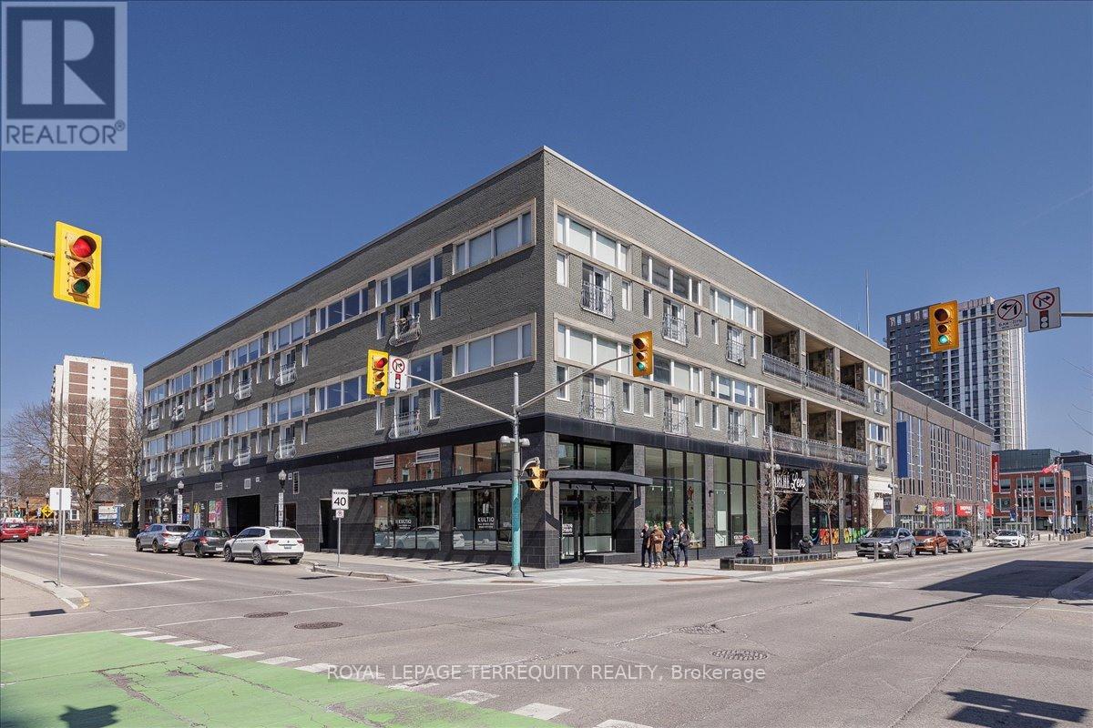 301 - 276 KING STREET W