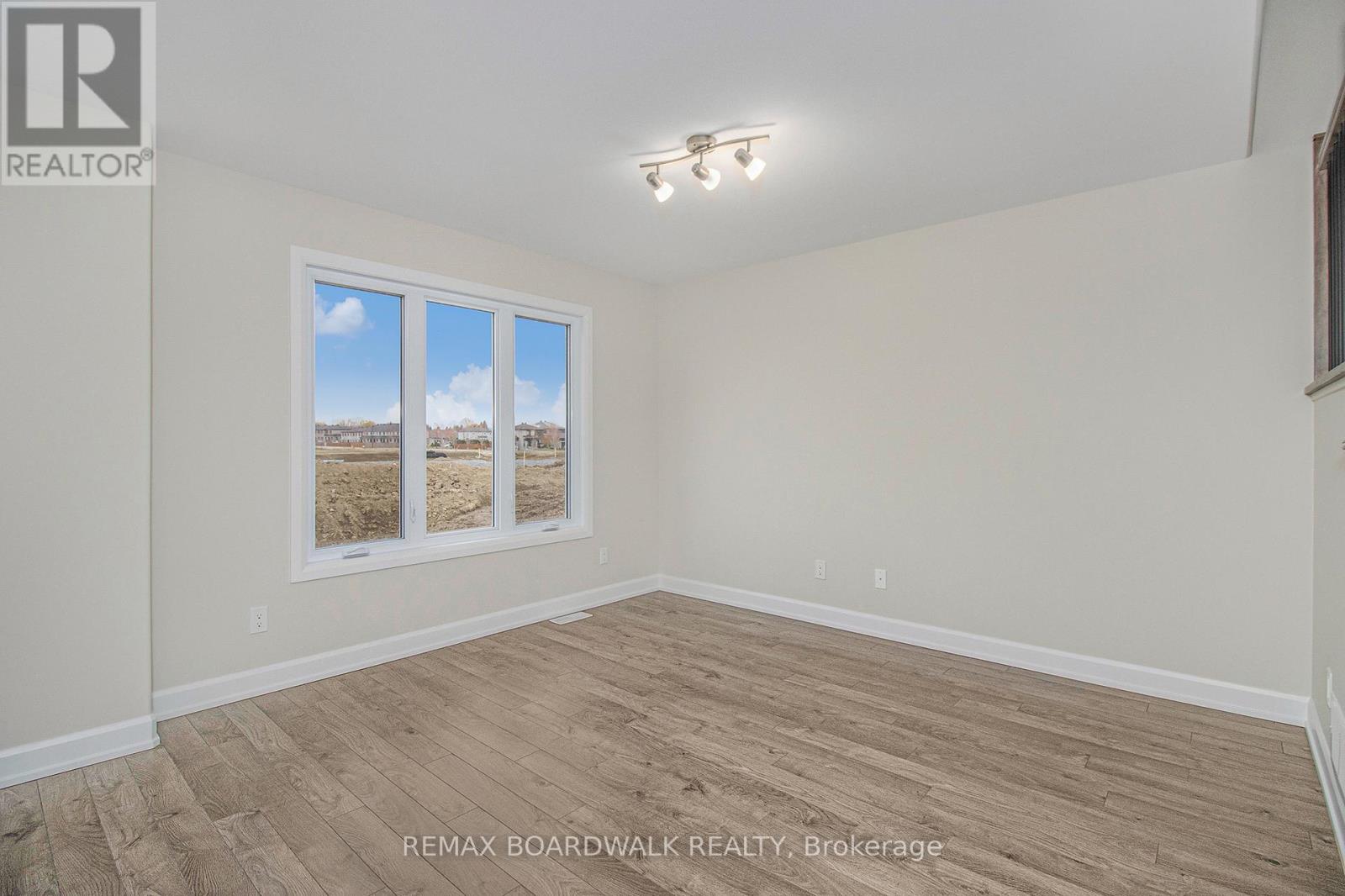 1145 MONTBLANC CRESCENT - 8