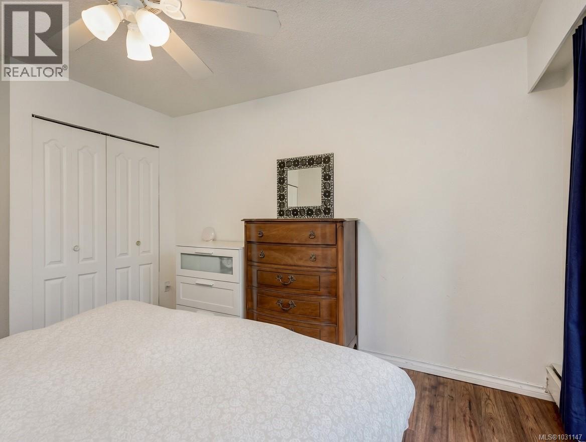 #302 1005 MCKENZIE - 16