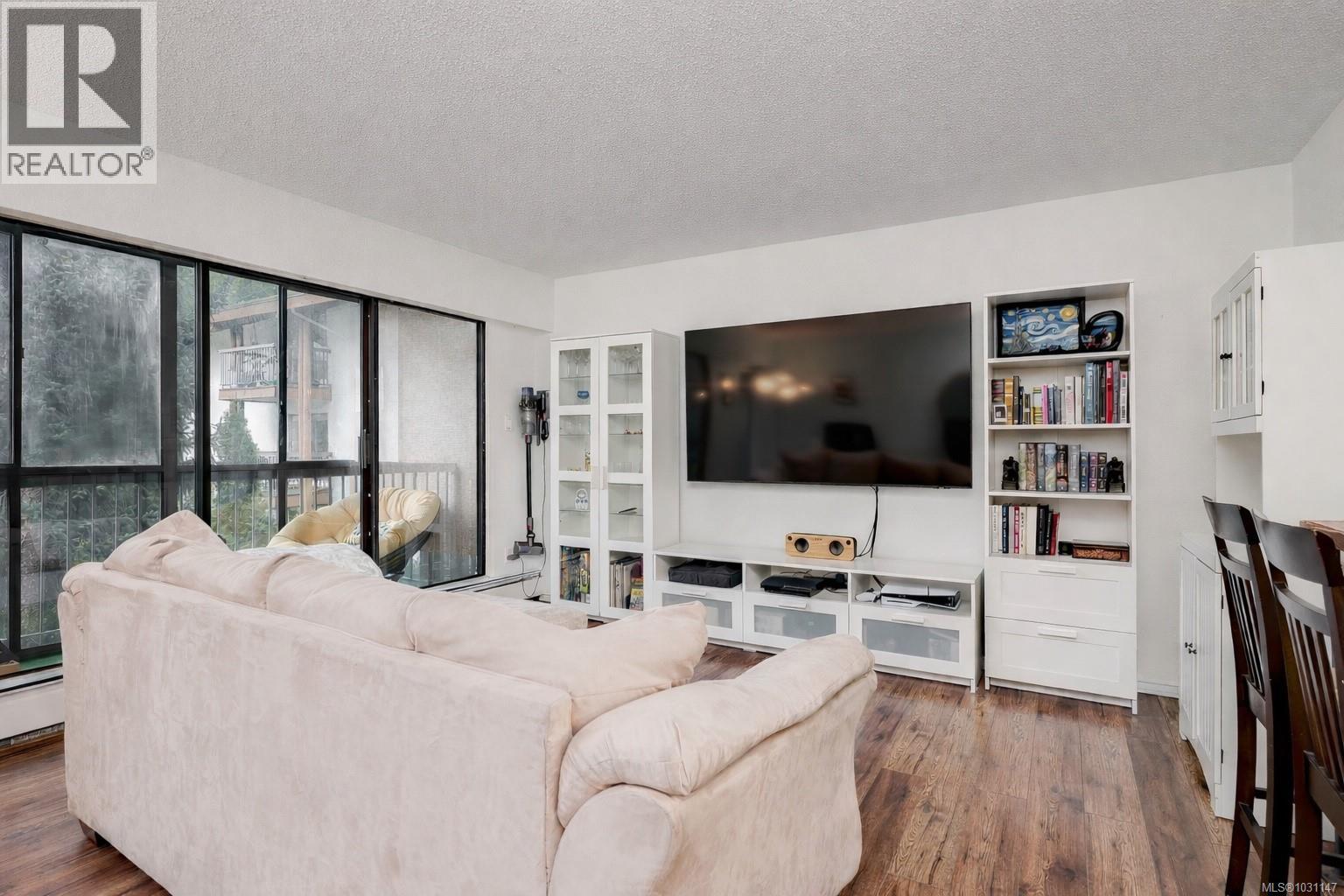 #302 1005 MCKENZIE - 6