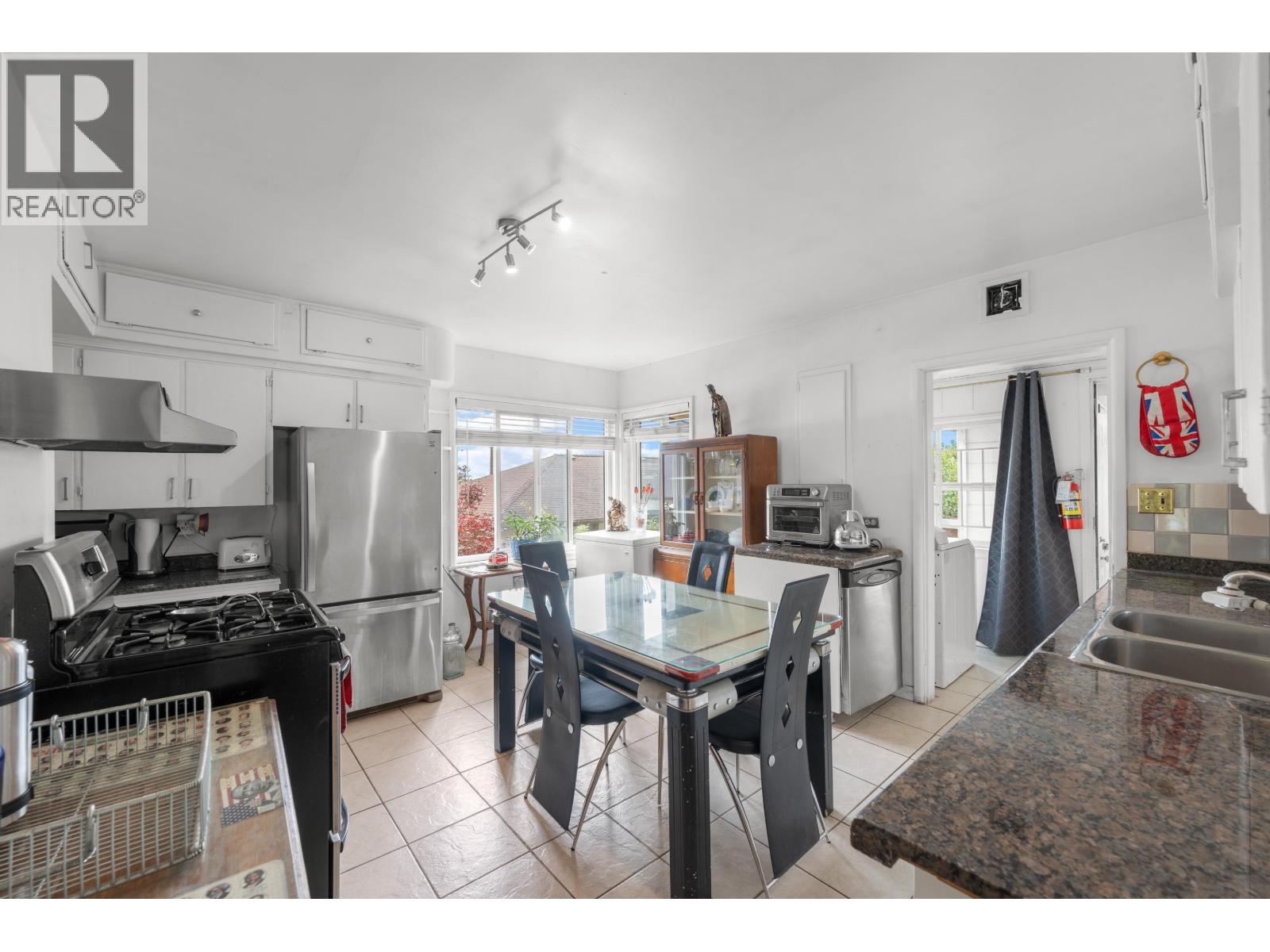 7429 FRASER STREET, Vancouver