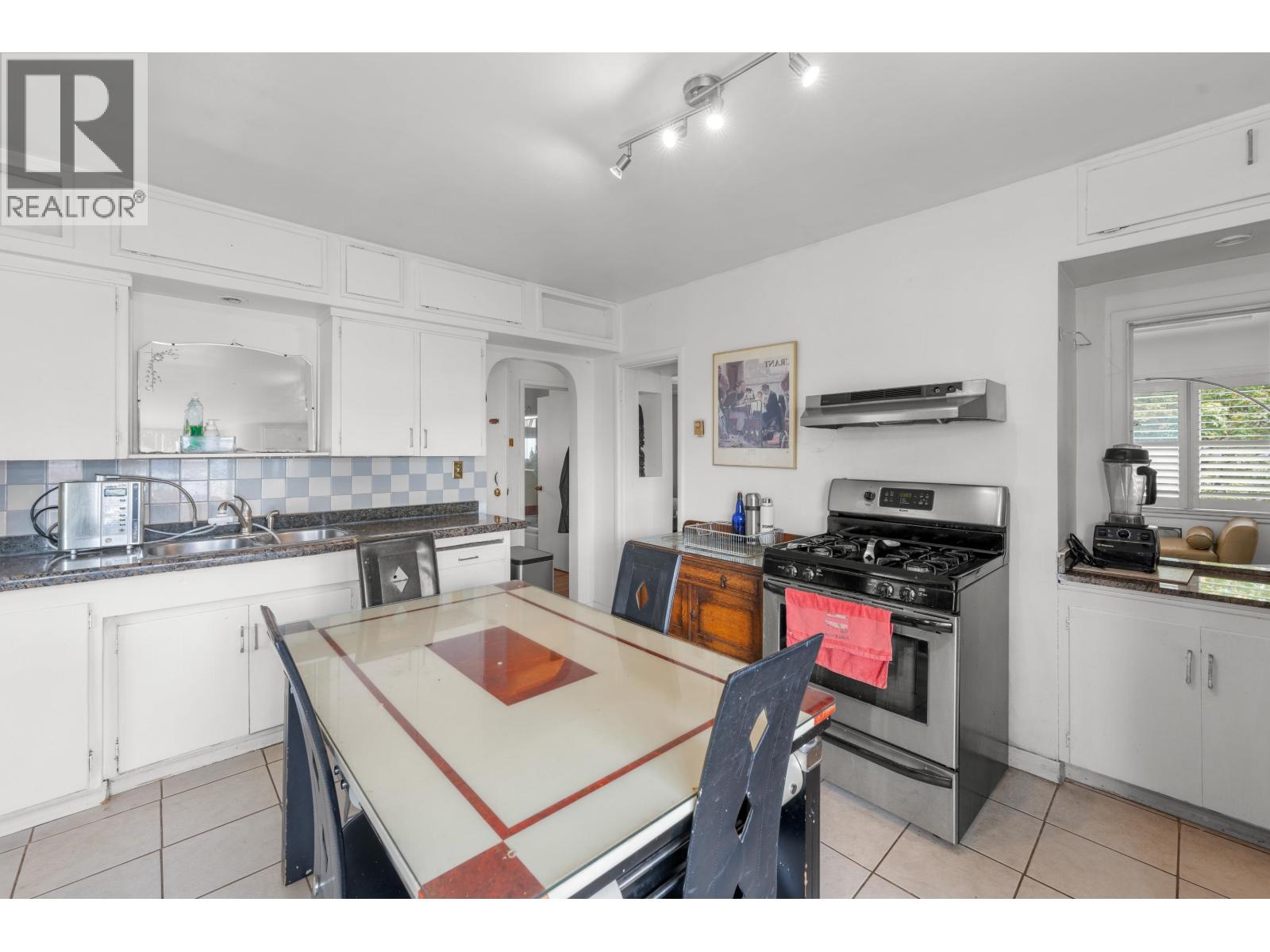 7429 FRASER STREET, Vancouver