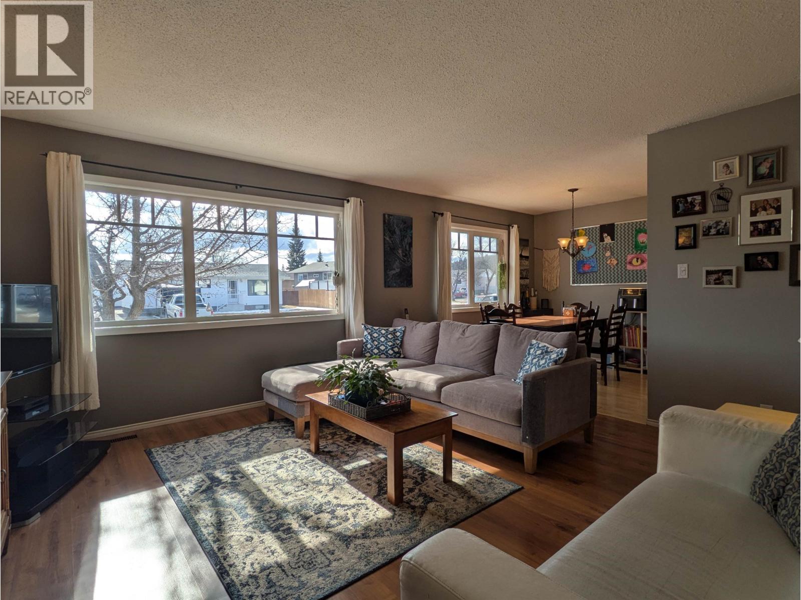 3930 ENEMARK CRESCENT - Image 3