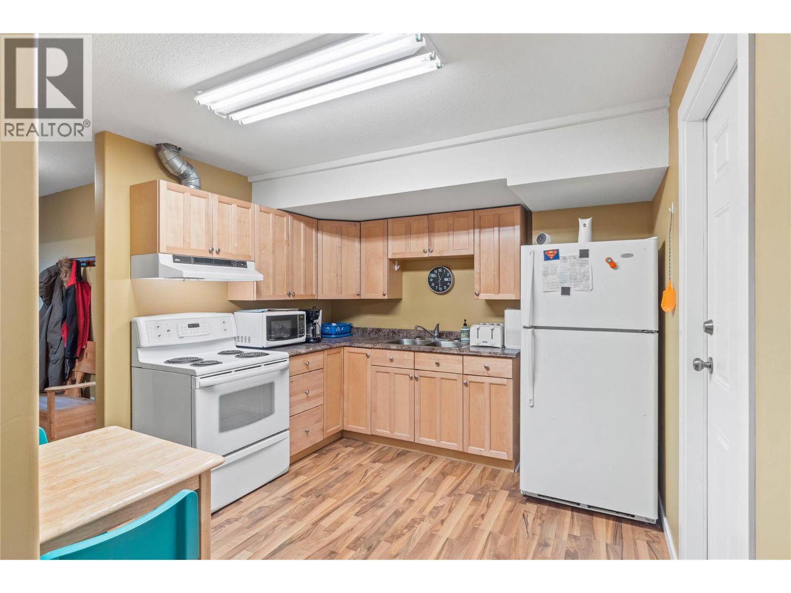  866 ARLINGTON Court, Kamloops