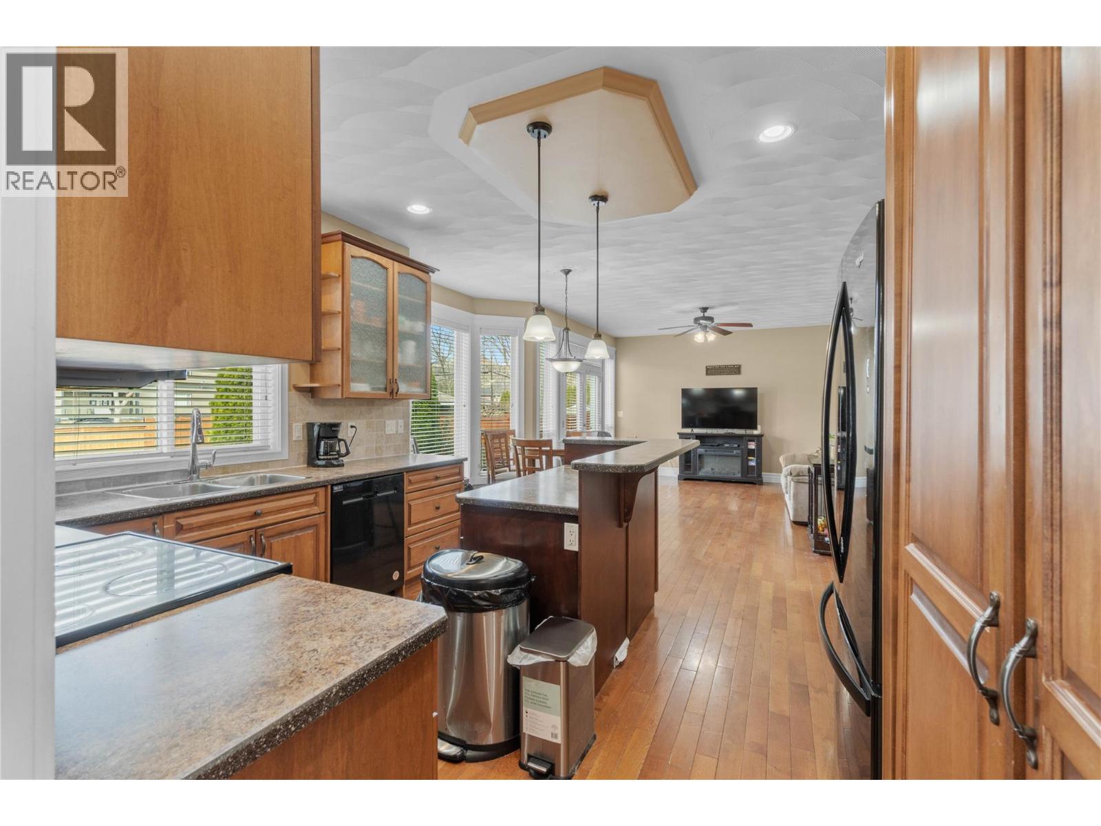  866 ARLINGTON Court, Kamloops