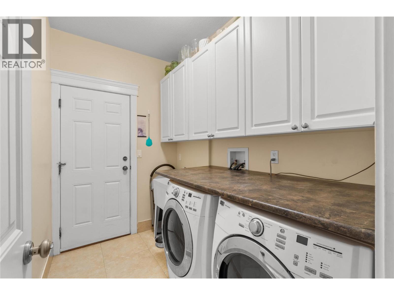  866 ARLINGTON Court, Kamloops