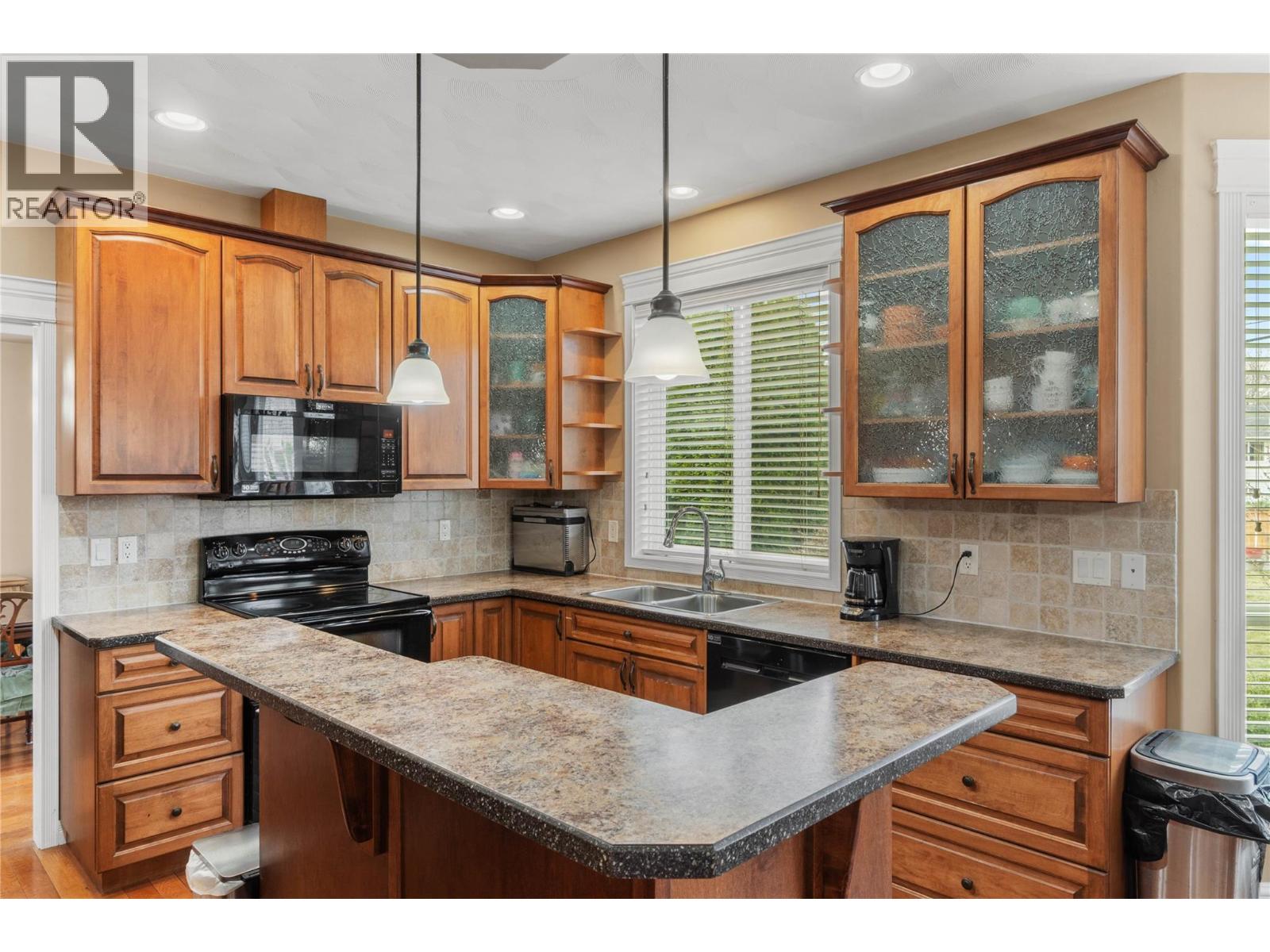  866 ARLINGTON Court, Kamloops