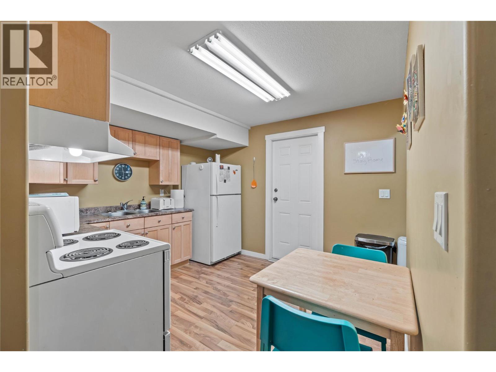  866 ARLINGTON Court, Kamloops