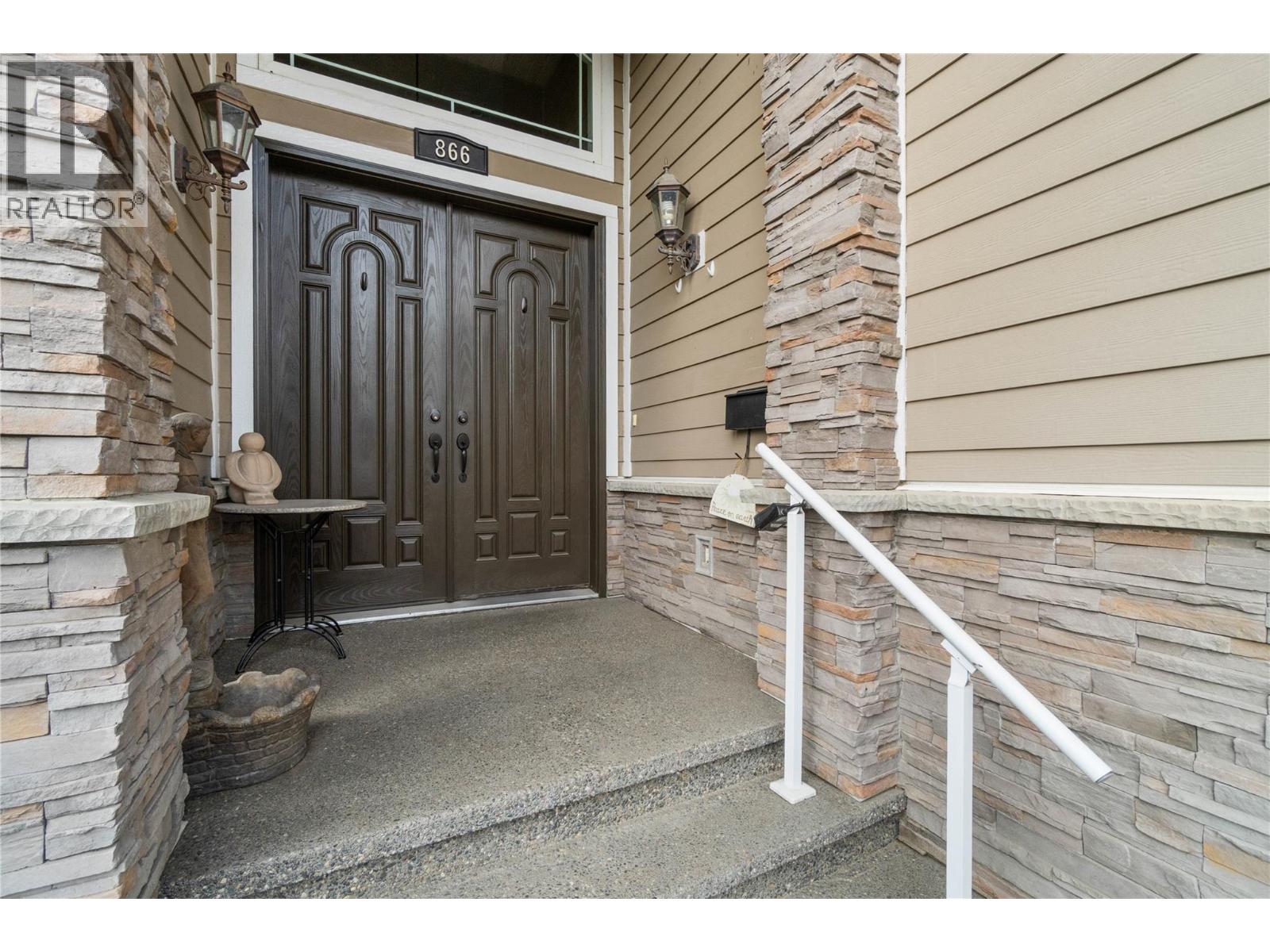  866 ARLINGTON Court, Kamloops