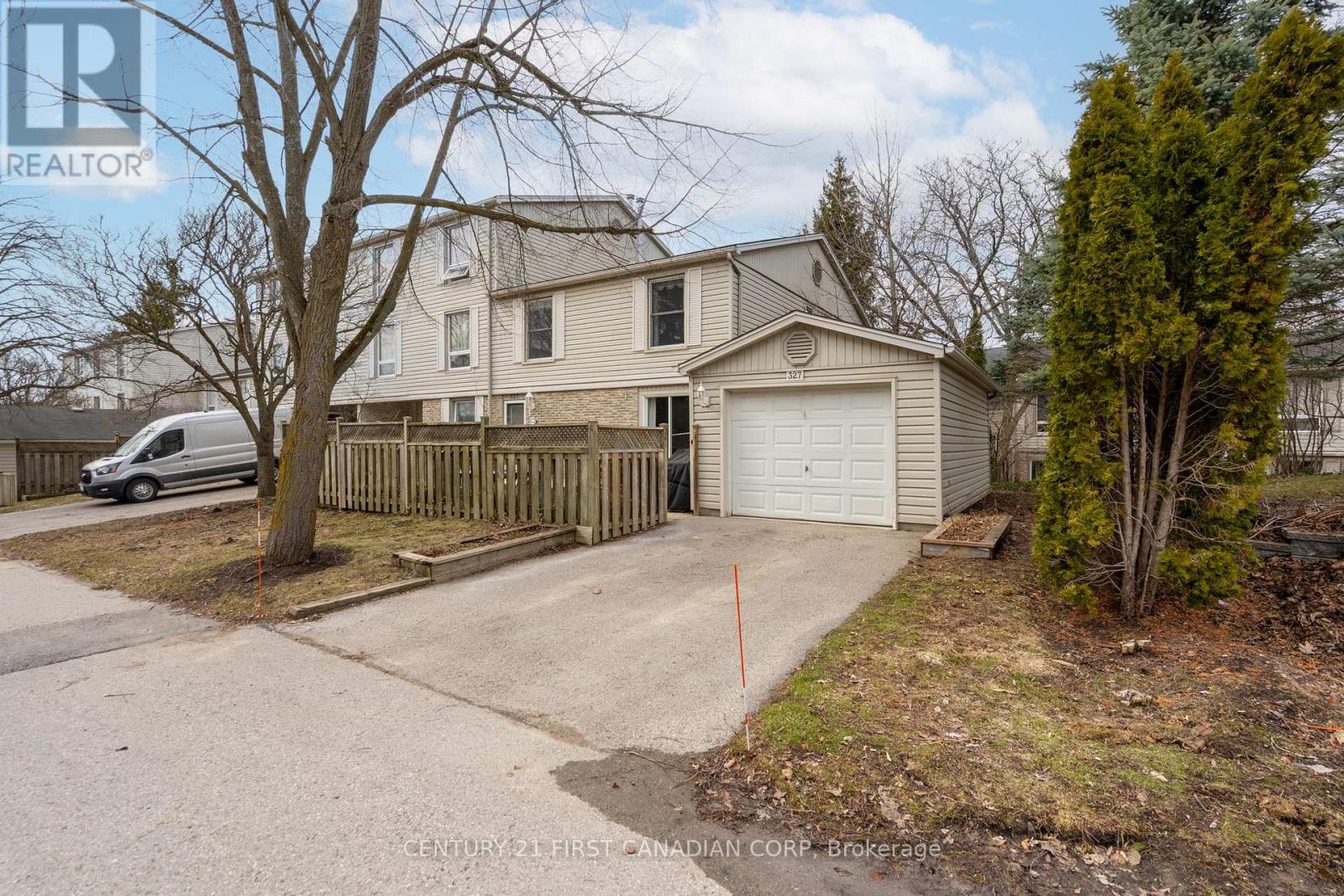 327 EVERGLADE CRESCENT - 1