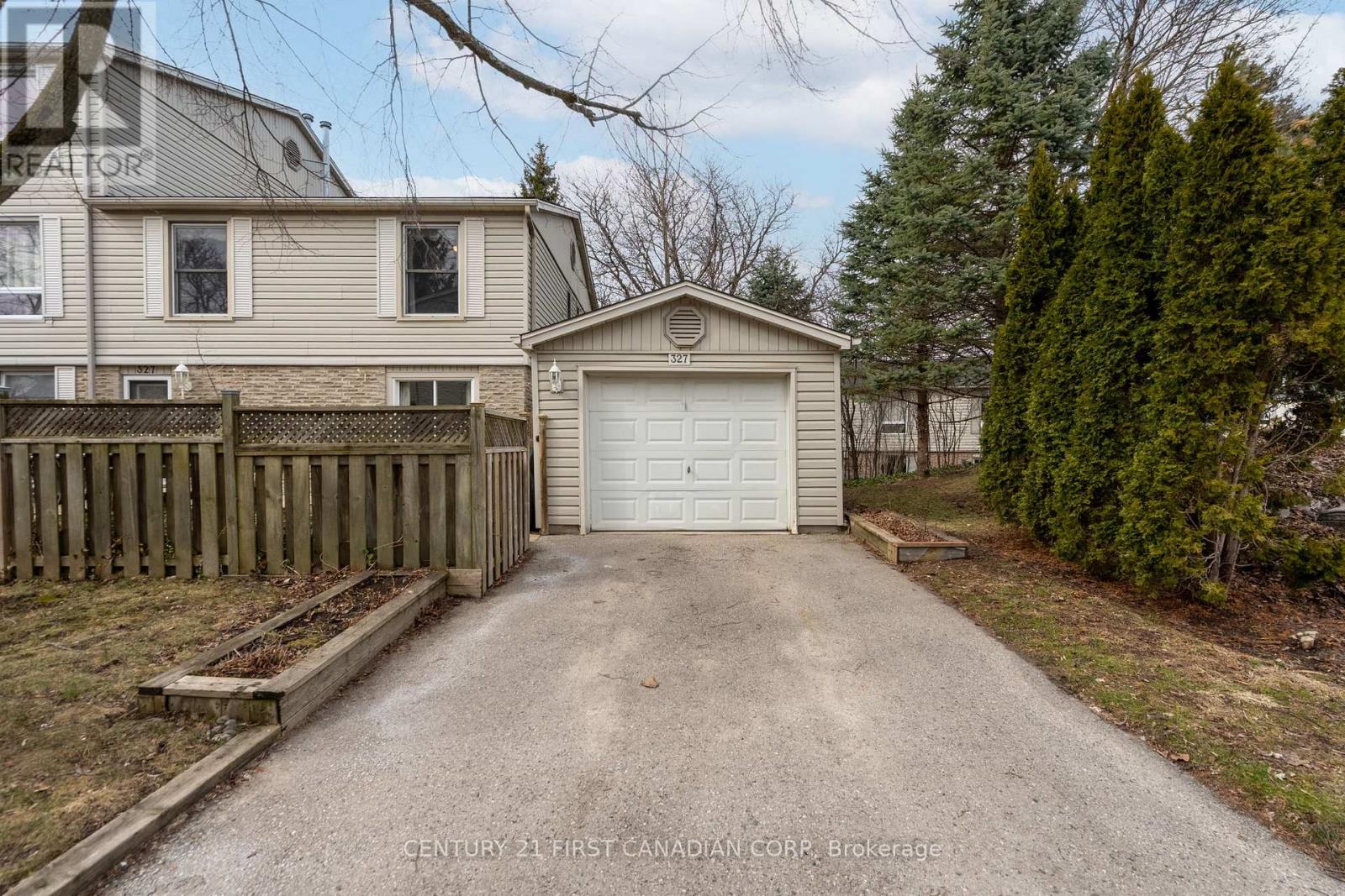 327 EVERGLADE CRESCENT - 2