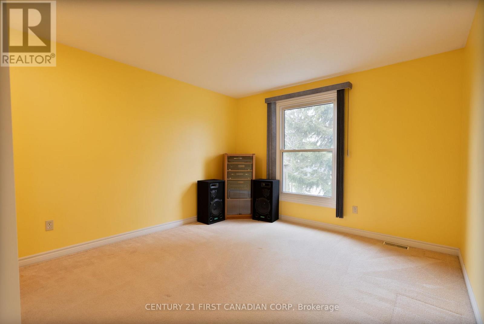 327 EVERGLADE CRESCENT Property Photo