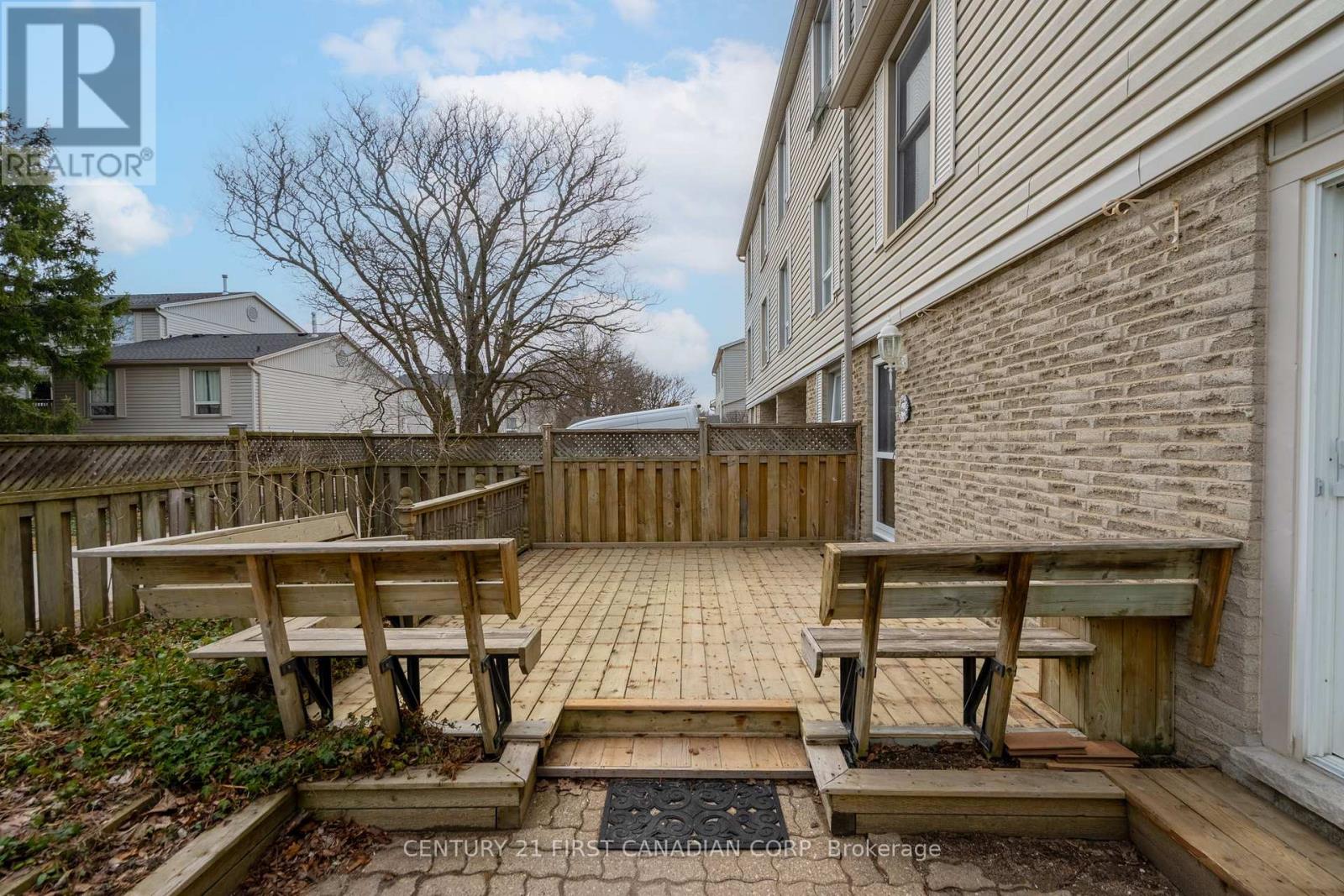 327 EVERGLADE CRESCENT - 4