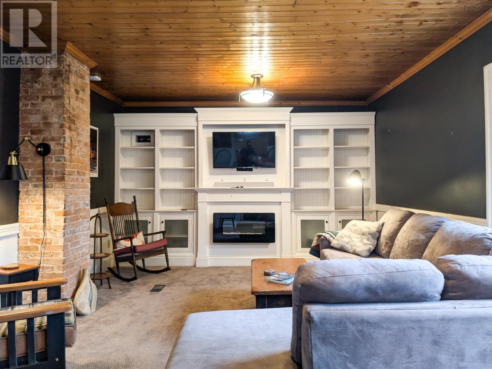 Property 18 of 41 of 414 Granville Street