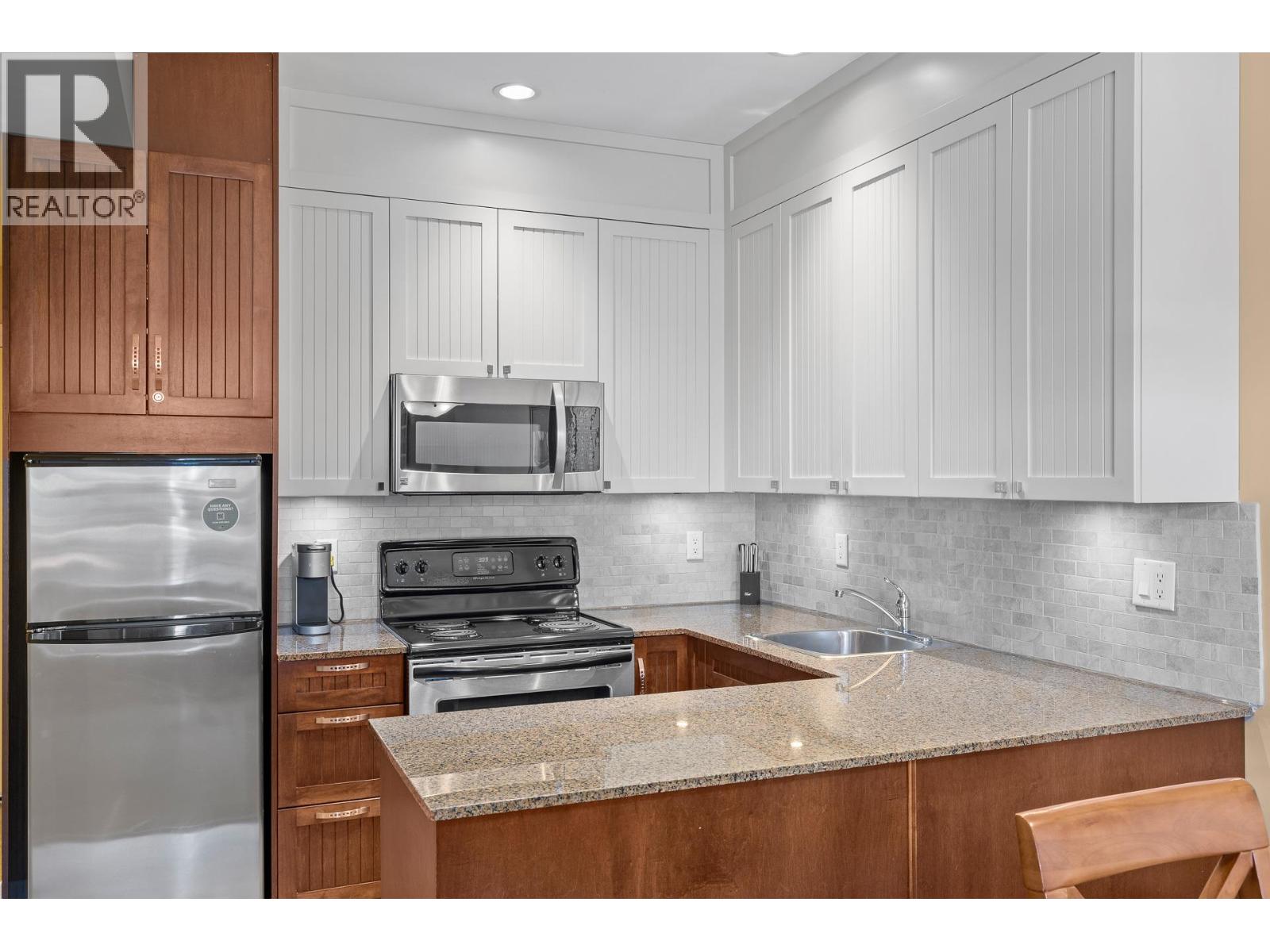 12811 LAKESHORE Drive Unit# 518, Summerland