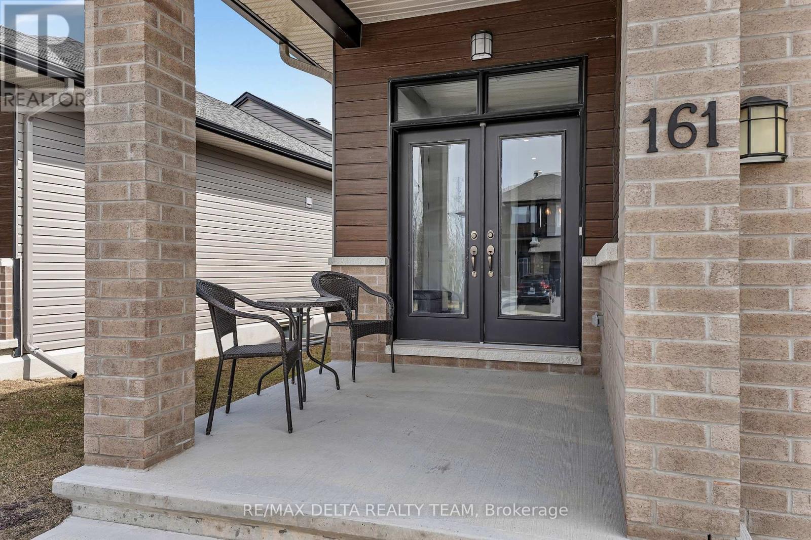 161 BRISTOL CRESCENT - 2