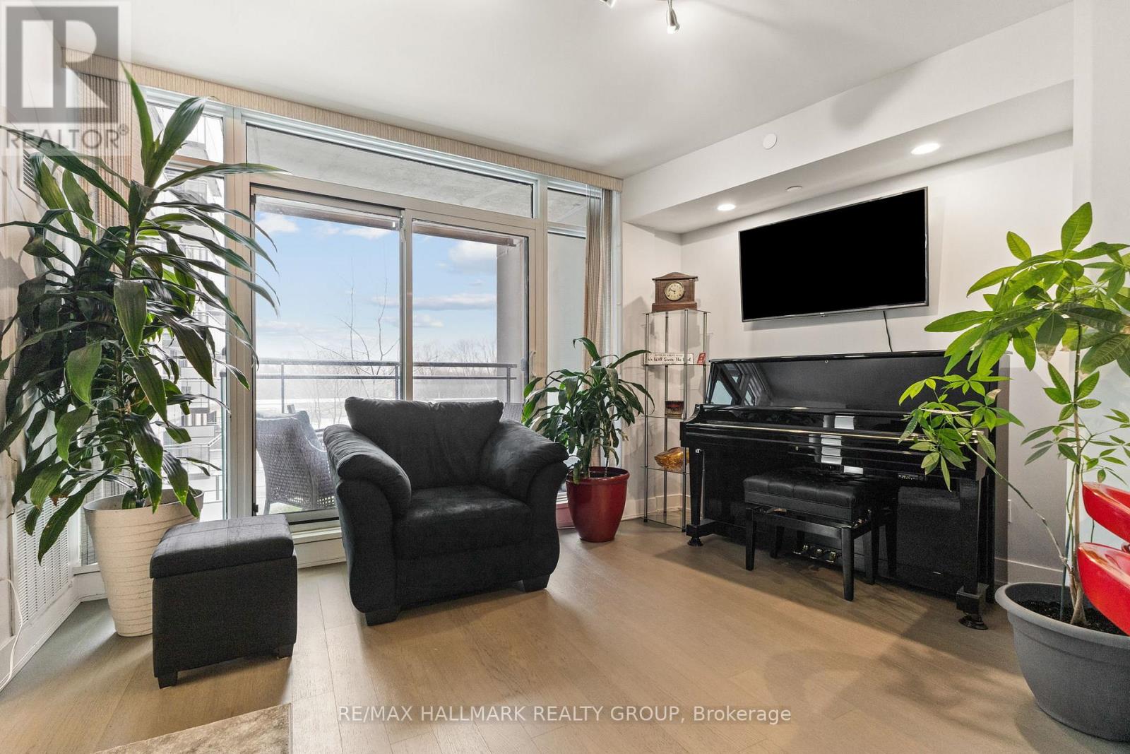 #418 411 MACKAY STREET - 10