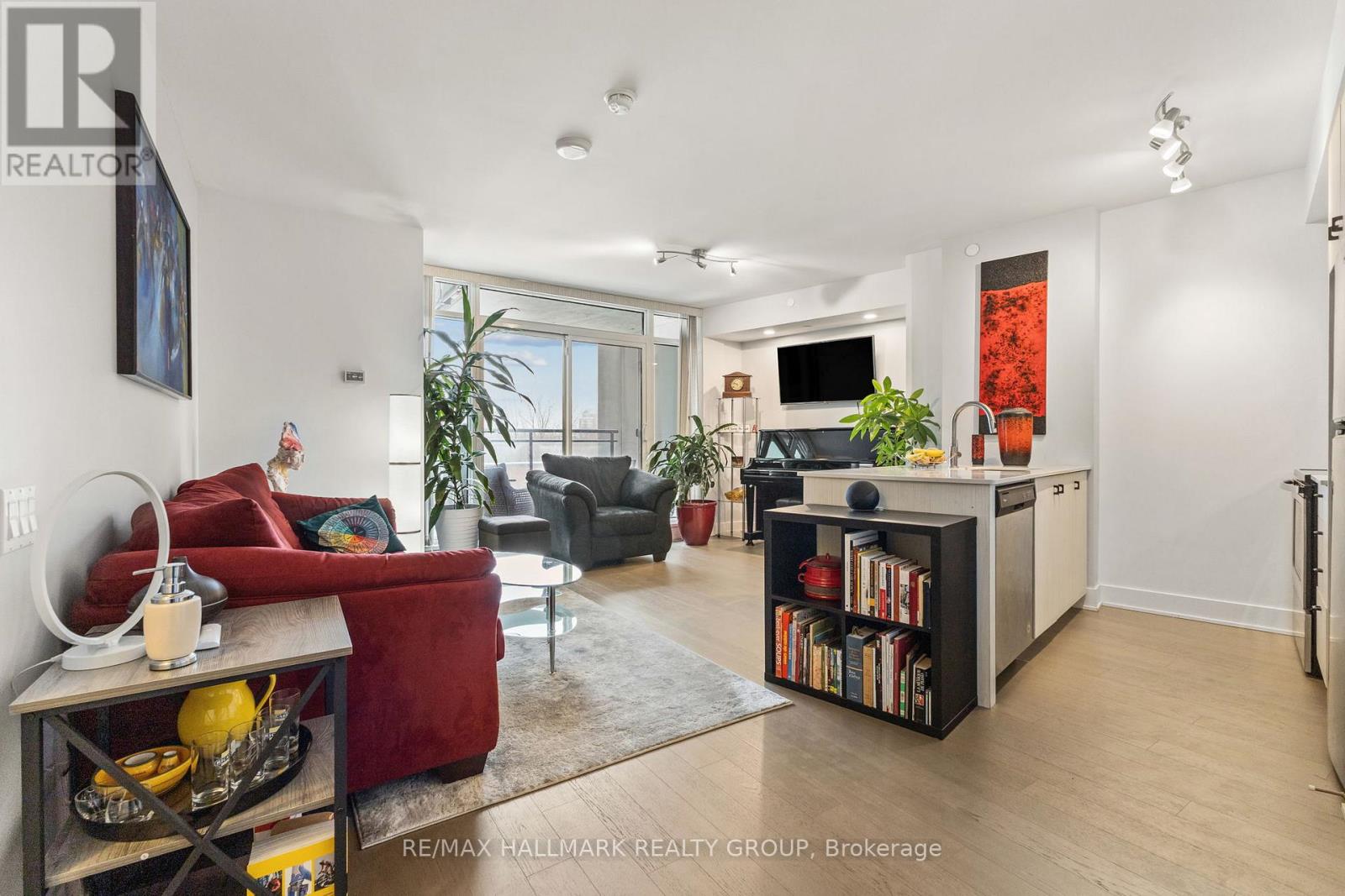 #418 411 MACKAY STREET - 5