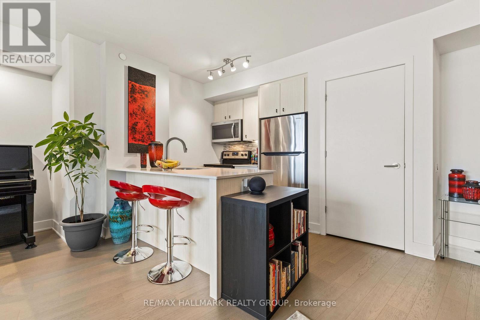 #418 411 MACKAY STREET - 6