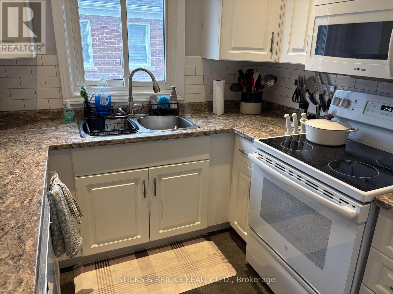 6088 DORCHESTER ROAD - 6