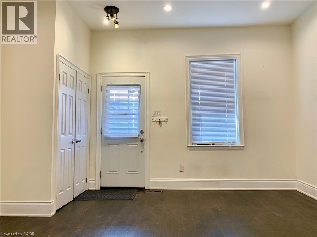 405 MACNAB Street N - 14