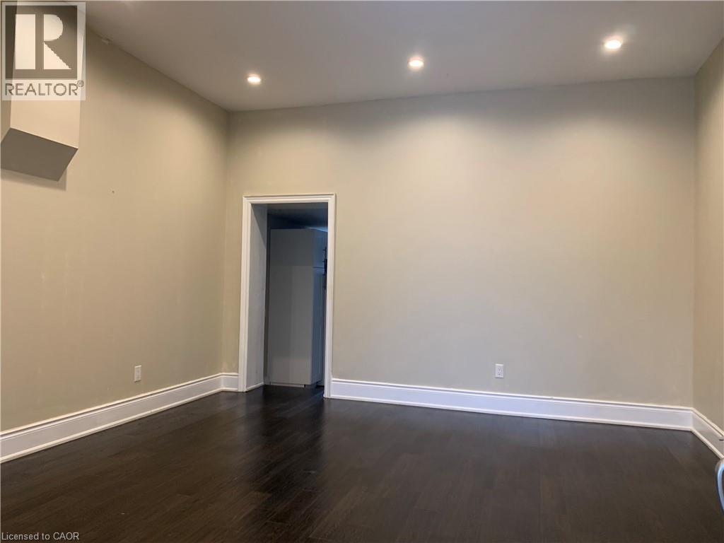 405 MACNAB Street N - 15