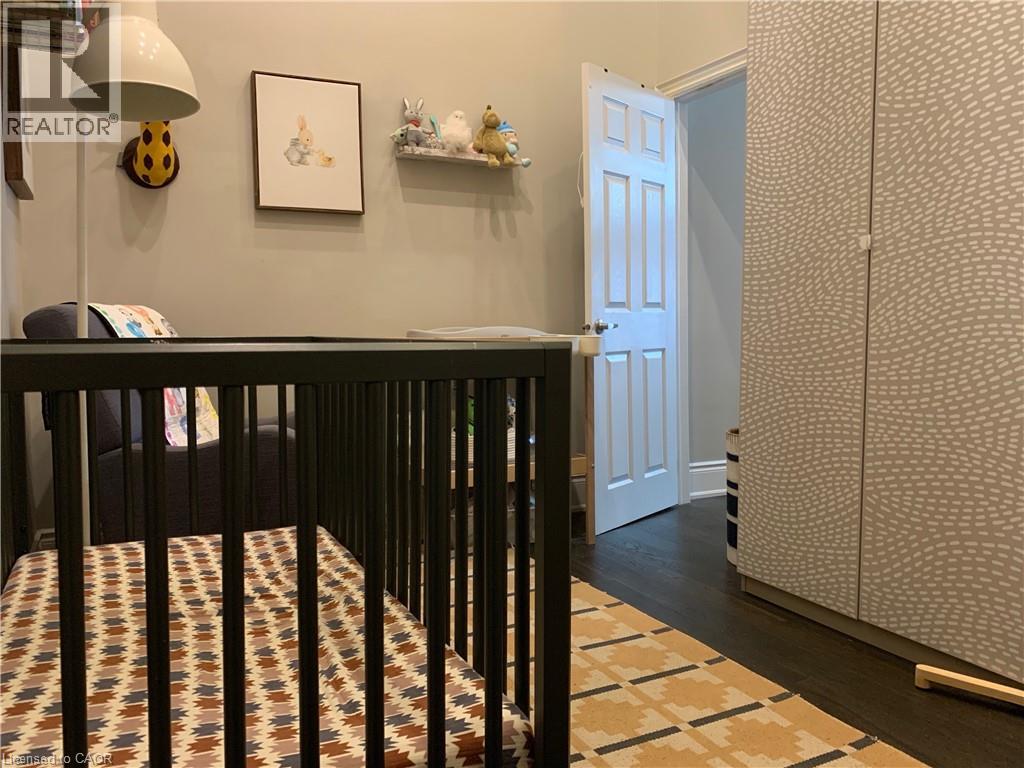 405 MACNAB Street N - 11