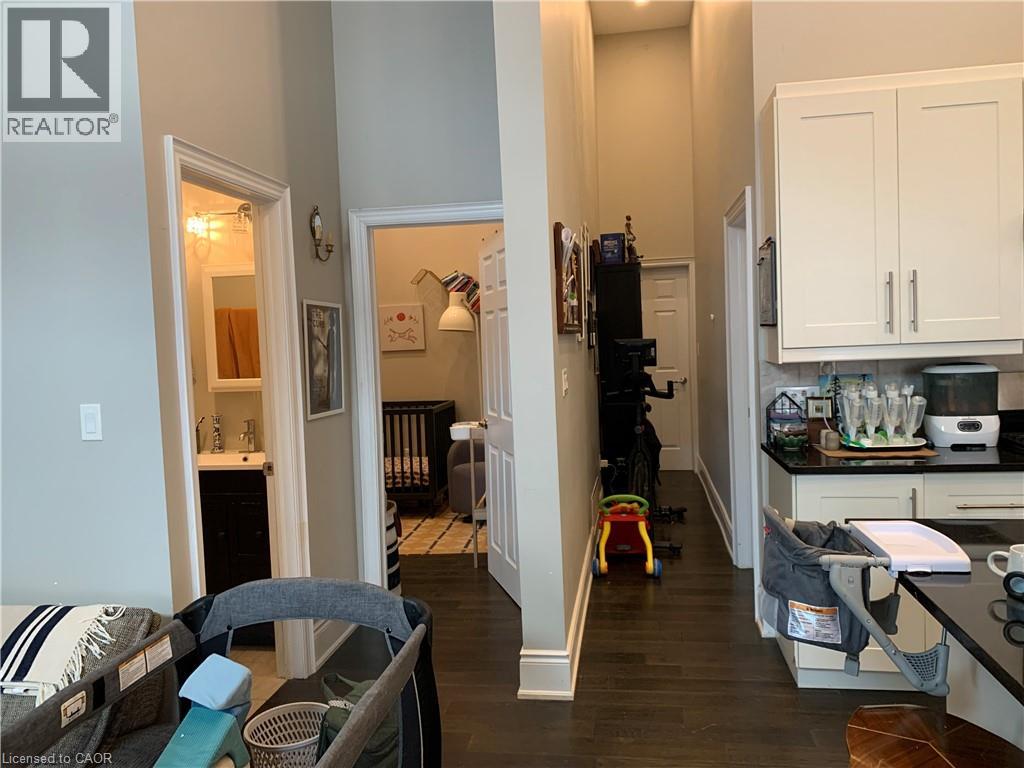 405 MACNAB Street N - 8