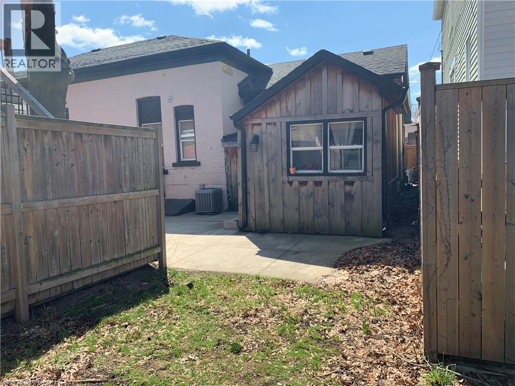 405 MACNAB Street N - 21