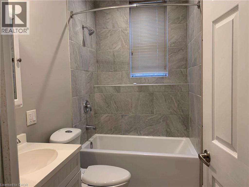 405 MACNAB Street N - 16