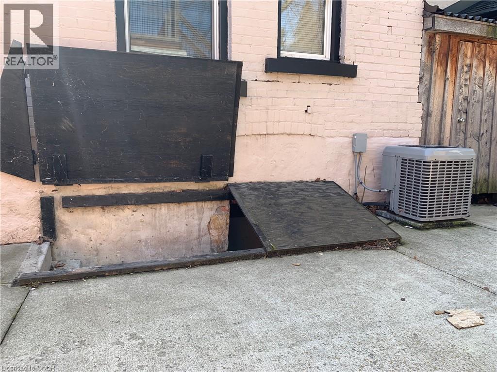 405 MACNAB Street N - 25