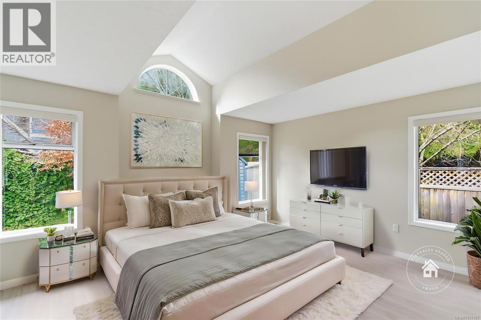 576 DALMATIAN DR - 24