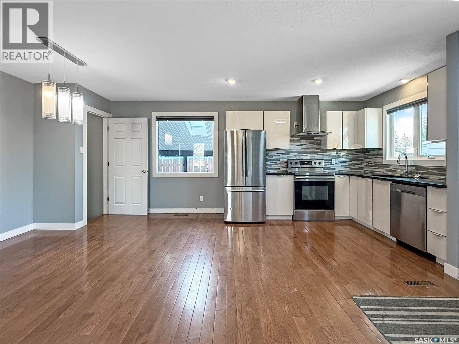 210 Clinton PLACE - Image 3