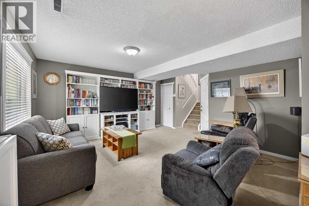 Single Family House Bi-level for Sale in  Douglas Glen Boulevard SE Douglasdale/Glen Calgary 